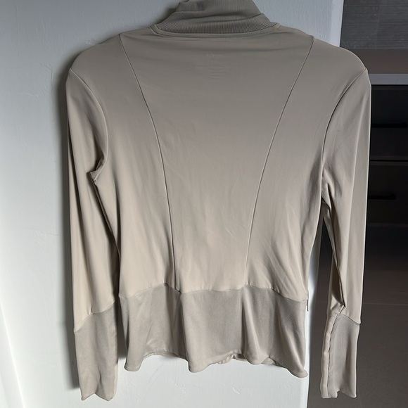 Varley Zip Up Jacket! - Picture 9 of 9